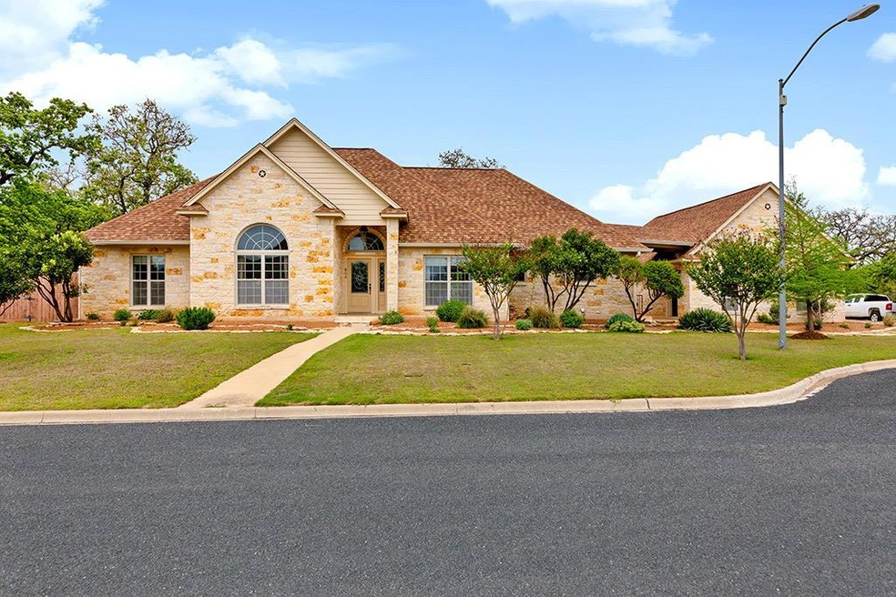 802 Kimberly Ln, Fredericksburg, TX 78624 - photo 1