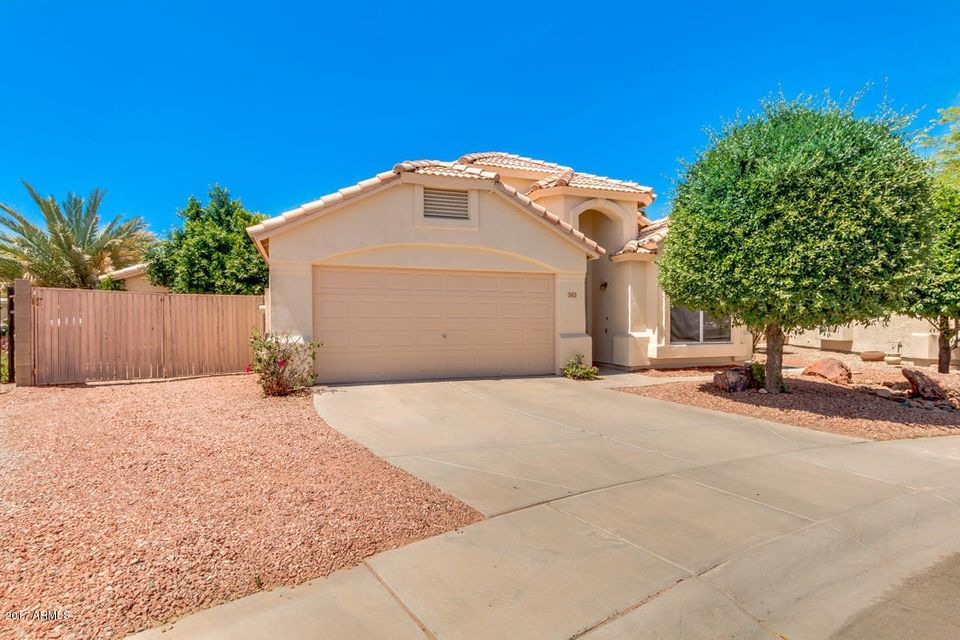 01 242 W Caroline Ln Front