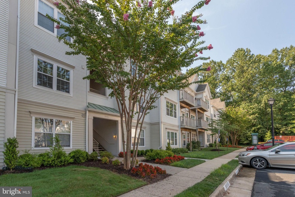 12451 Hayes Ct unit 203, Fairfax, VA 22033 - photo 1