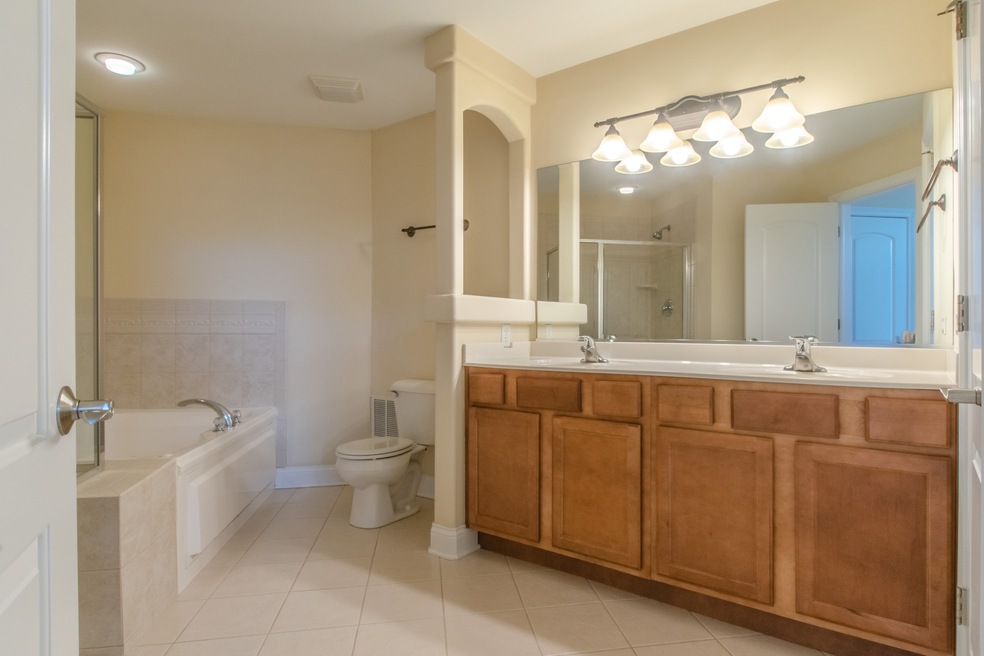 184 Mayo Ct, Elmhurst, IL 60126 - photo 1