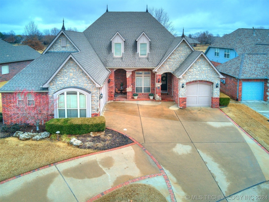 Beautiful curb appeal on this home that has everyt