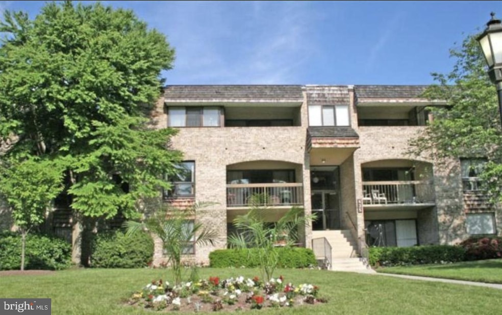 435 Christopher Ave unit 21, Gaithersburg, MD 20879 - photo 1