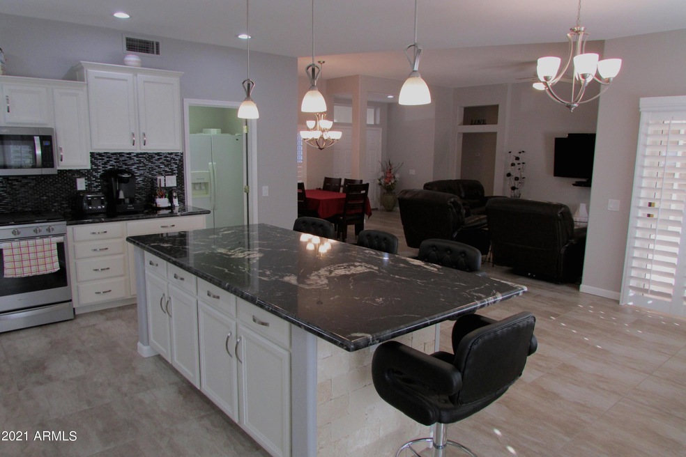 Huge Island open to GREAT ROOM