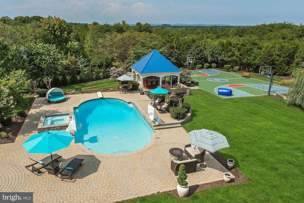 5142 Pleasant Forest Dr, Centreville, VA 20120 - photo 1