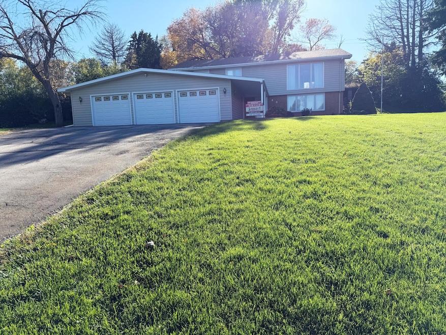 602 Tomahawk Rd, North Platte, NE 69101 - photo 1