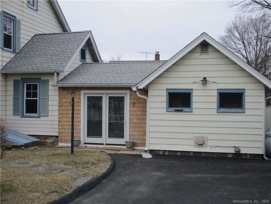 13 Amundsen St unit B, Norwalk, CT 06855 - photo 1