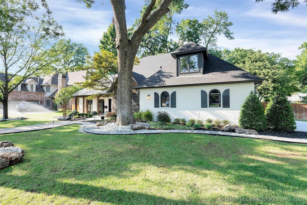 Beautiful updated mid-town home on corner lot!