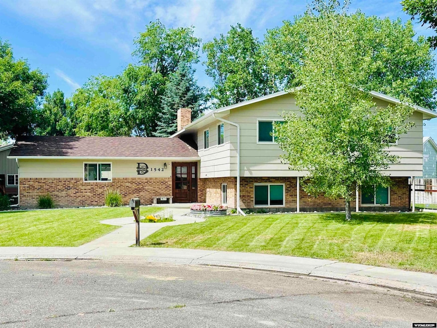 1542 Cloud Peak Dr, Worland, WY 82401 - photo 1