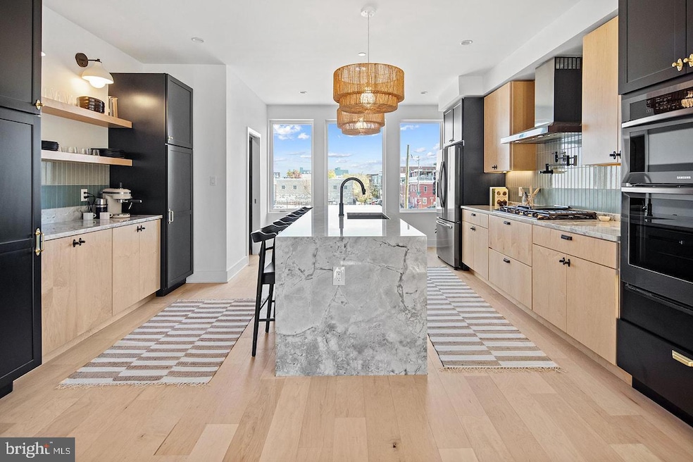 Sold $1,035,000 • Co-Listing Agent