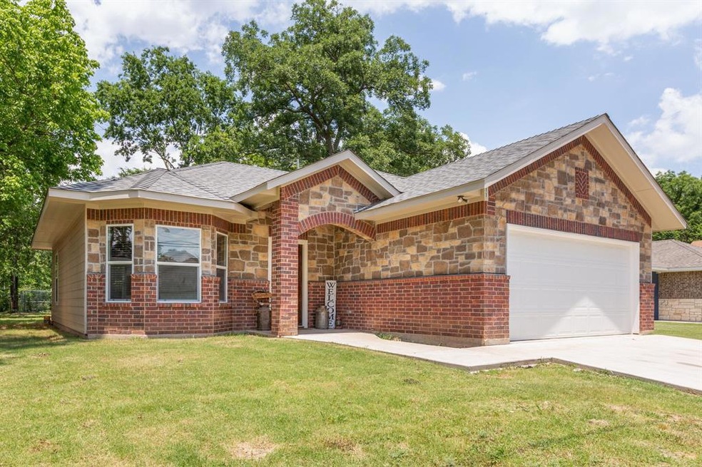 711 E 6th St, Bonham, TX 75418 - photo 1