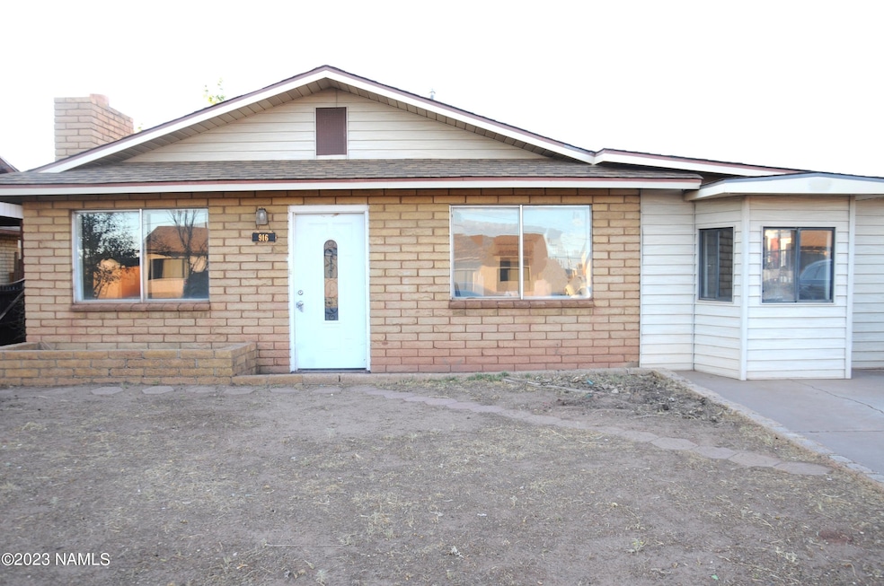 916 W Gilmore St, Winslow, AZ 86047 - photo 1