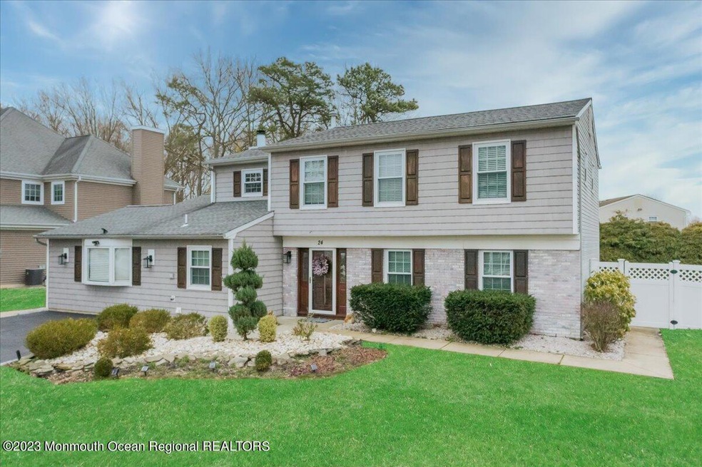 01-24 Honeysuckle Way, Howell, NJ_20