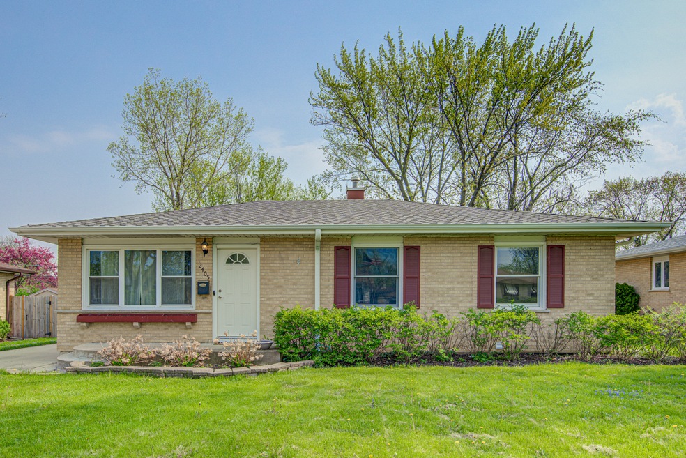 2405 Cedar St, Rolling Meadows, IL 60008 - photo 1