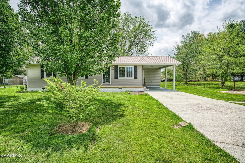 537 Dillon St, Crossville, TN 38555 - photo 1