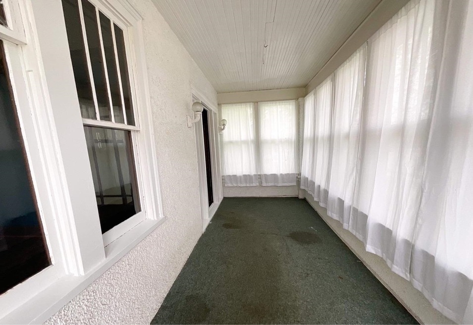 553 6th Ave, Menominee, MI 49858 - photo 1