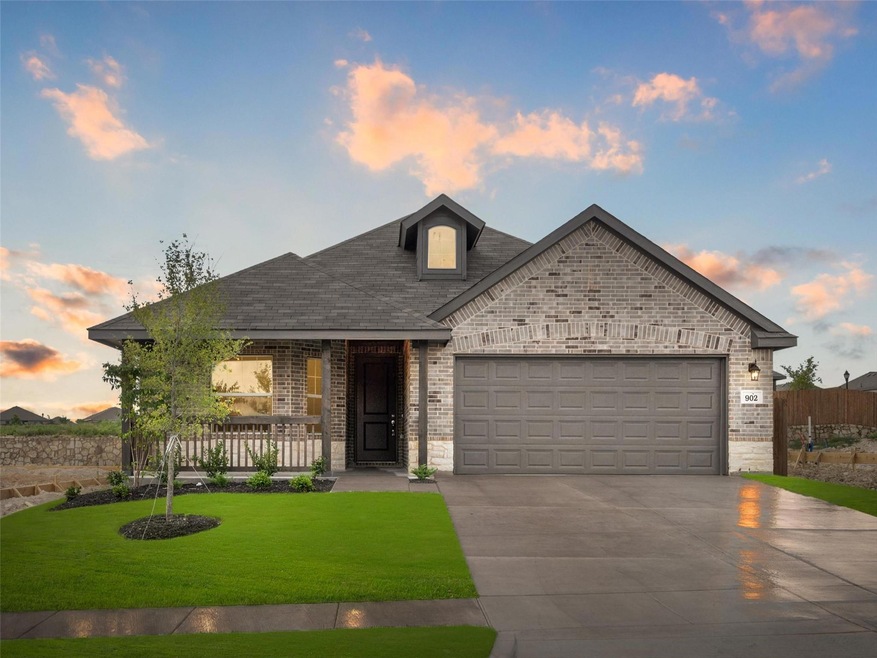 902 Eloise Ln, Cleburne, TX 76033 - photo 1