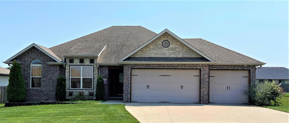 1404 S Appomattox Ave, Republic, MO 65738 - photo 1