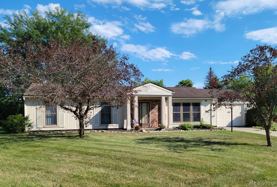 680 Leveque Cir, Carleton, MI 48117 - photo 1