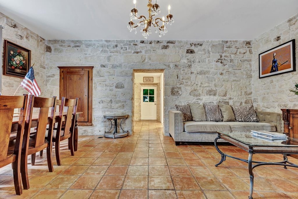 511 W San Antonio St, Fredericksburg, TX 78624 - photo 1