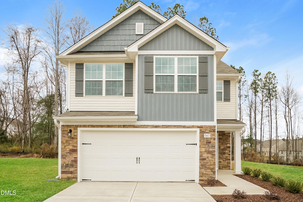 017-photo-front-view-12261223