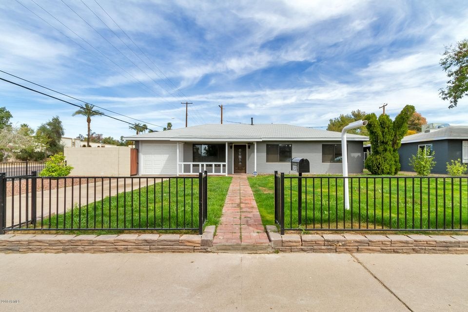 3202 E Clarendon Ave-0300