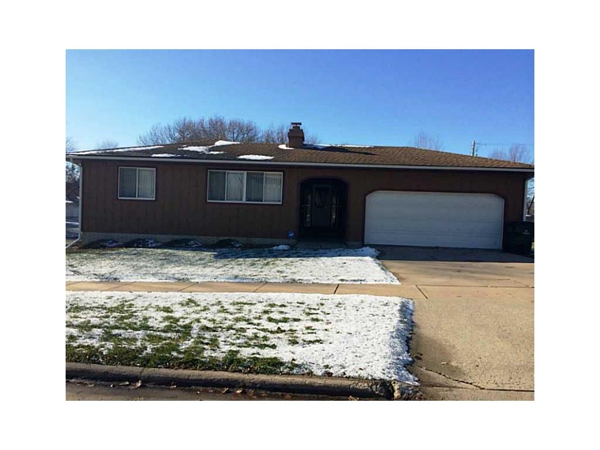 100 32nd St NW, Cedar Rapids, IA 52405 - photo 1