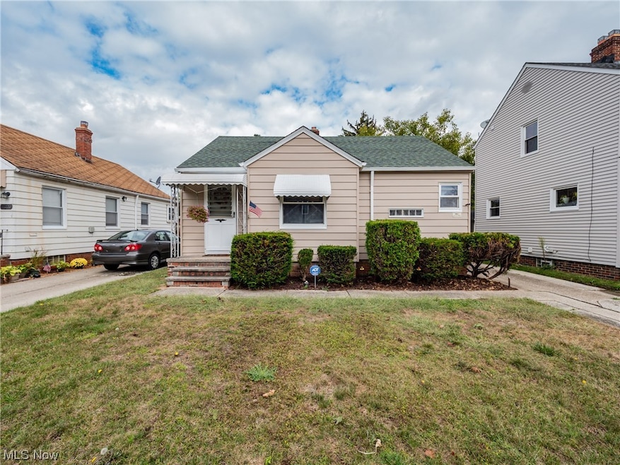 View of front of house featuring a front lawn