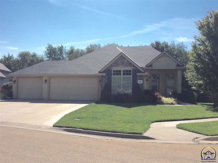 2242 SW Lowell Ln, Topeka, KS 66614 - photo 1