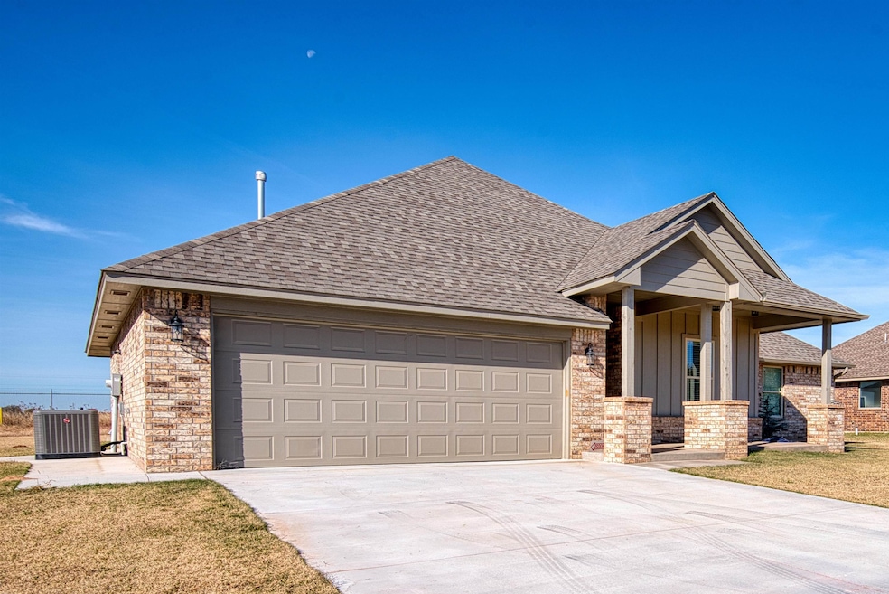 1409 N Oak, Seiling, OK 73663 - photo 1