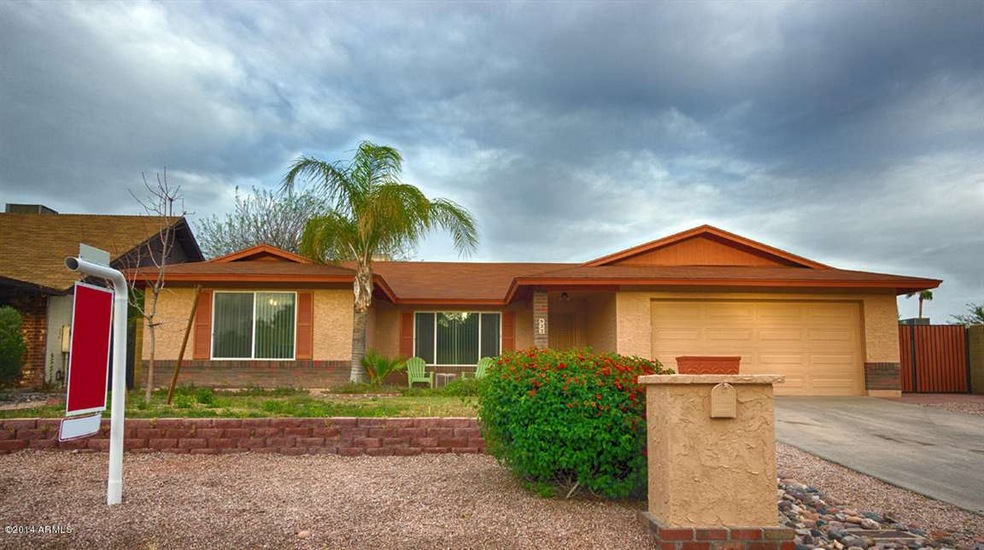 1 Front 933 N Ramada Mesa 85205