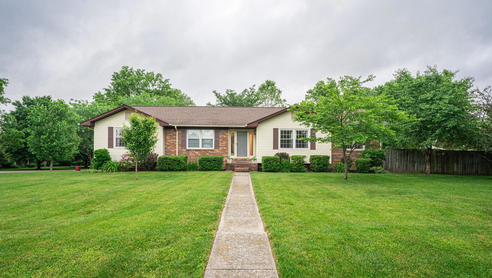 2100 Autumnview Ln, Frankfort, KY 40601 - photo 1