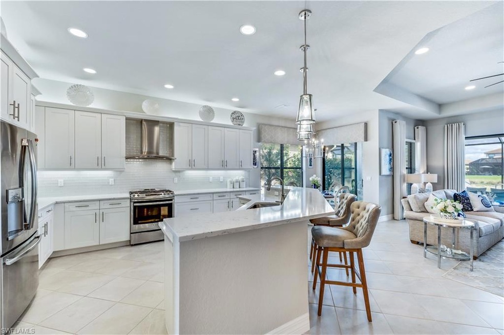 Kitchen & Breakfast Bar