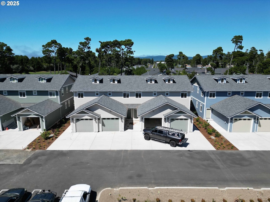 1575 37th St, Florence, OR 97439 - photo 1