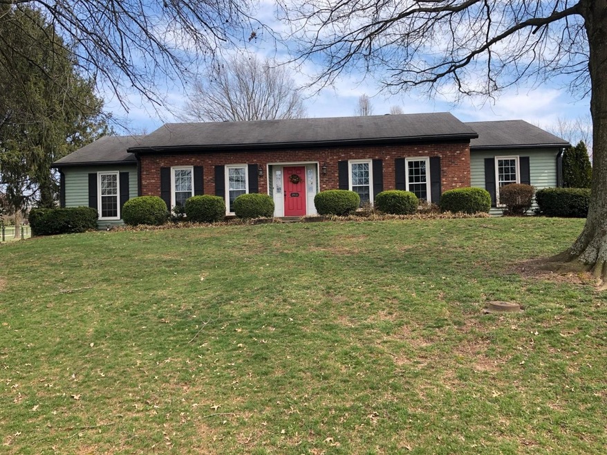 213 Farmbrook Cir, Frankfort, KY 40601 - photo 1