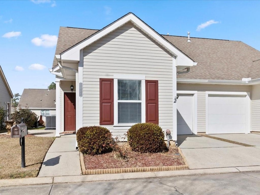 Precious Townhome with a water view