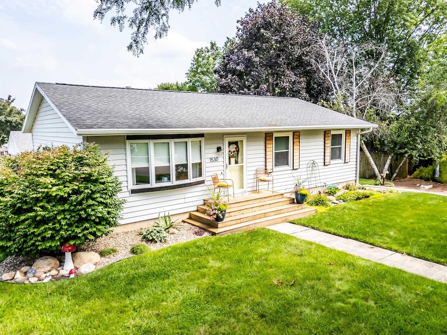 1530 Maxine Ave, Waterloo, IA 50701 - photo 1