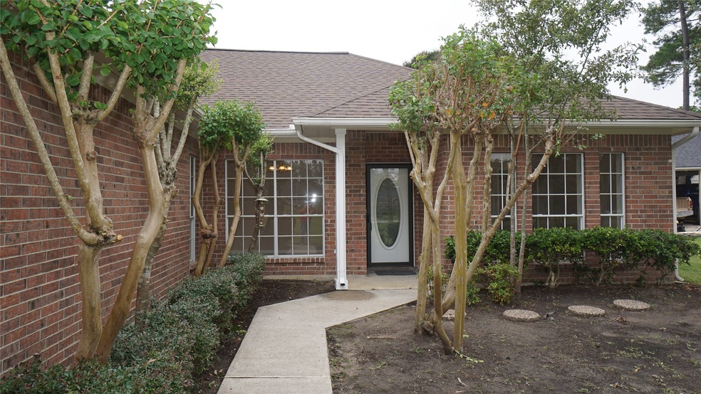 902 Coe Rd, Pinehurst, TX 77362 - photo 1