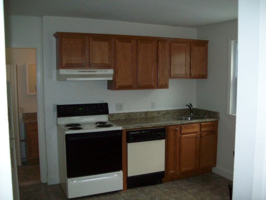 9 Hillside Ave unit 4, Marblehead, MA 01945 - photo 1