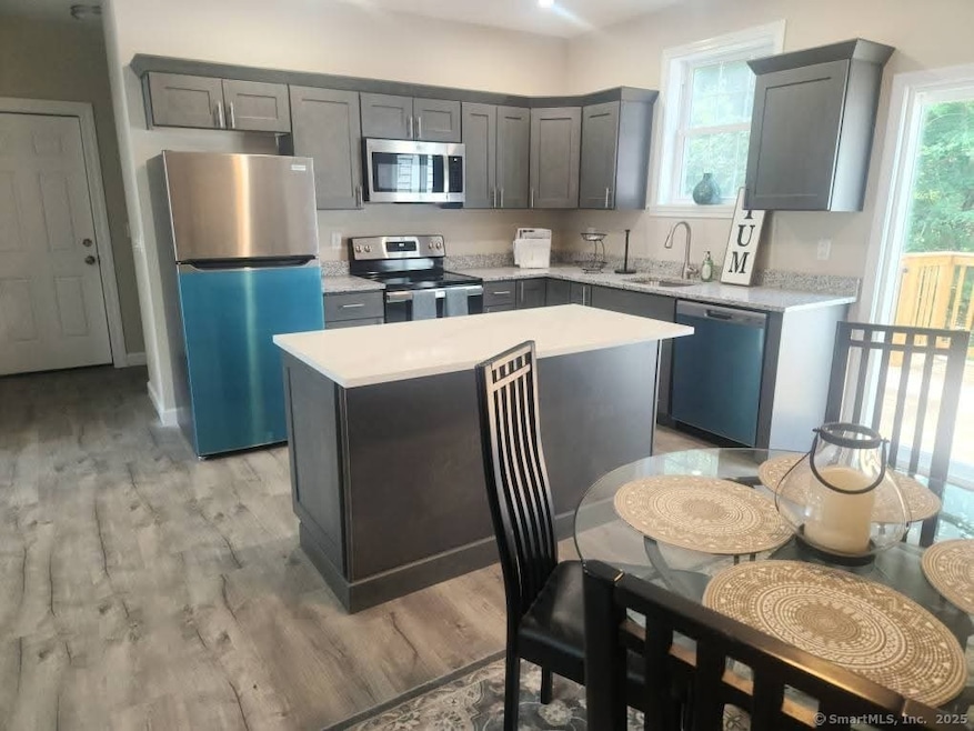 State of the art Kitchen. Granite couters, stainless appliances. Quartz focal point center island