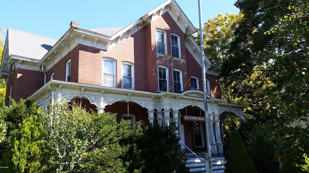 300 E Harford St, Milford, PA 18337 - photo 1