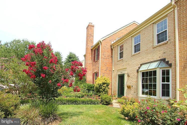 11551 Pine Cone Ct, Reston, VA 20191 - photo 1