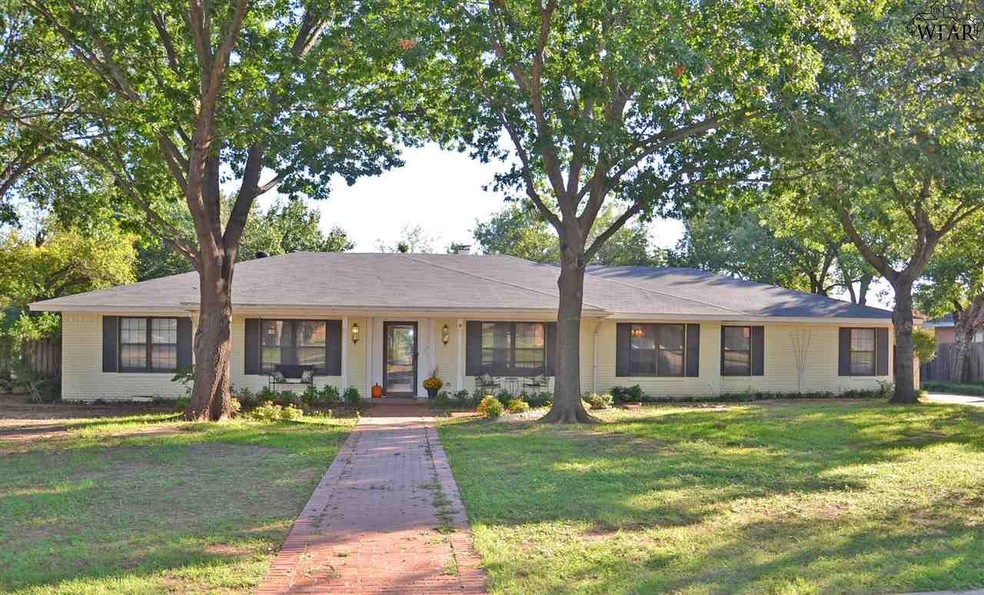 1633 Hursh Ave, Wichita Falls, TX 76302 - photo 1