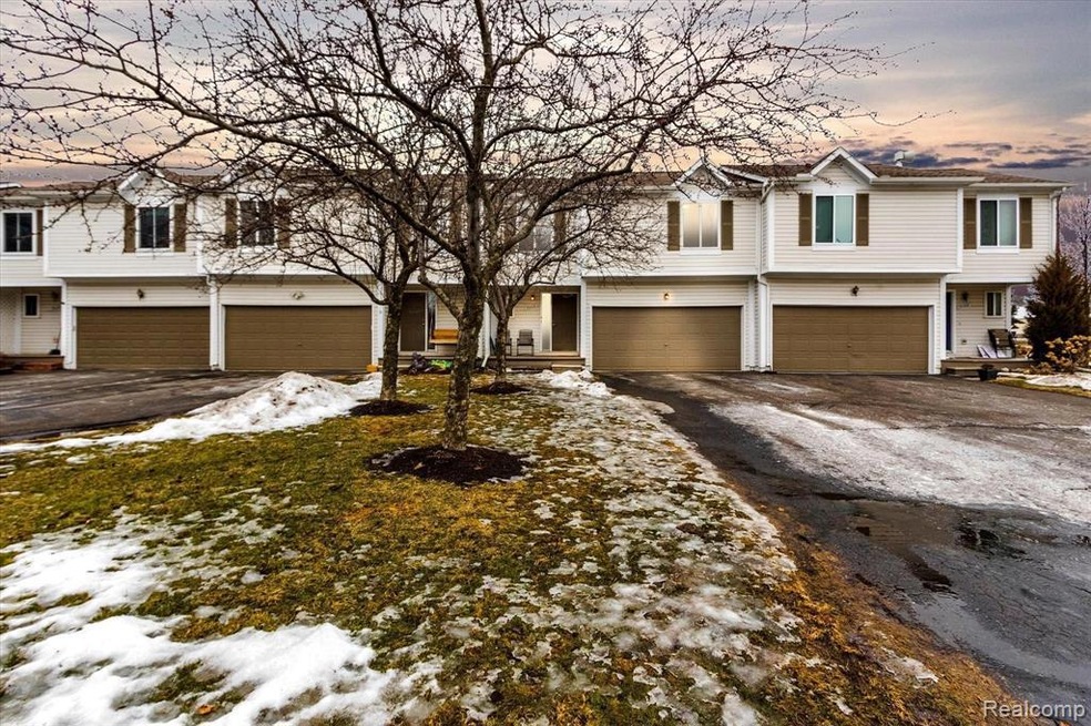 01-50210-Helfer-Blvd-WindowStill-Real-Estate-Photo