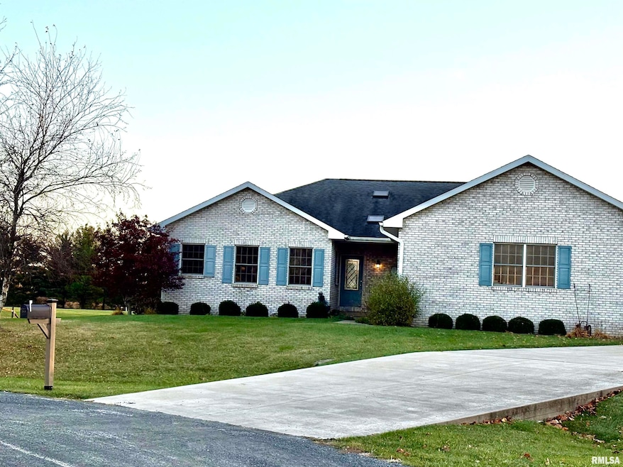 109 Adele Ct, Jacksonville, IL 62650 - photo 1