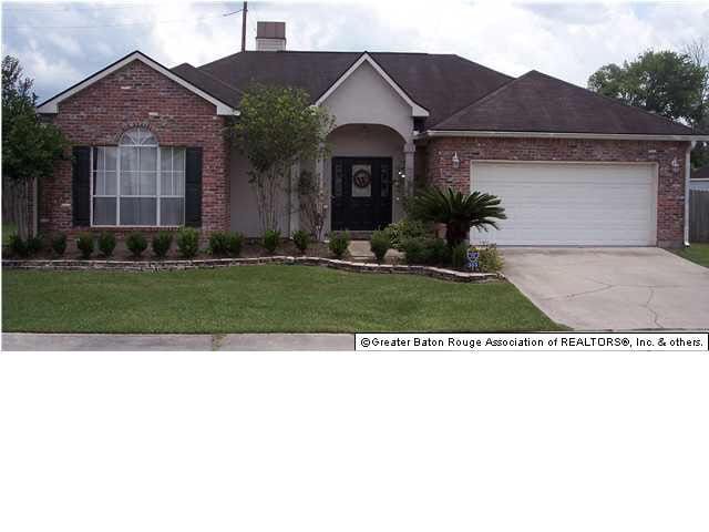Beautiful view of the front of the home.