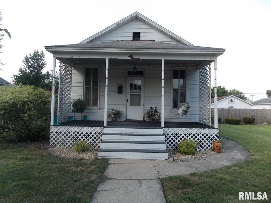 1216 Broadway St, Lincoln, IL 62656 - photo 1