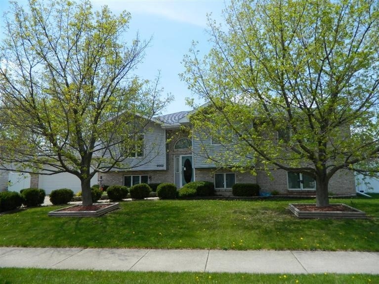 9062 Pineview Ln, Crown Point, IN 46307 - photo 1