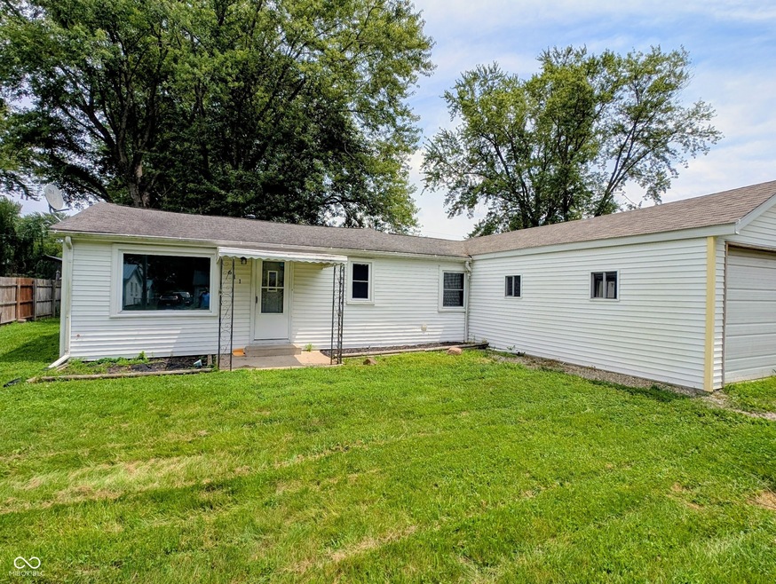 611 Della Rd, Columbus, IN 47203 - photo 1