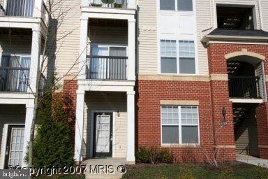 11325 Aristotle Dr unit 5-103, Fairfax, VA 22030 - photo 1