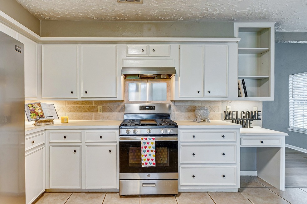 31103 Alice Ln, Tomball, TX 77375 - photo 1